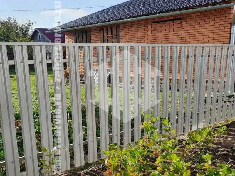 Забор из металлического штакетника оцинкованный 50 метров