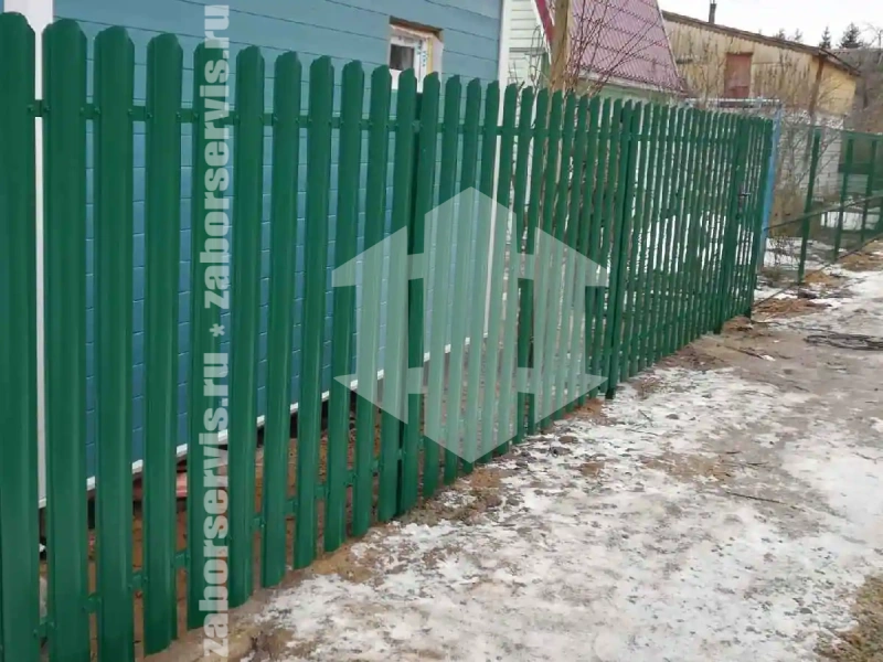 Забор из металлического штакетника зеленый 60 метров
