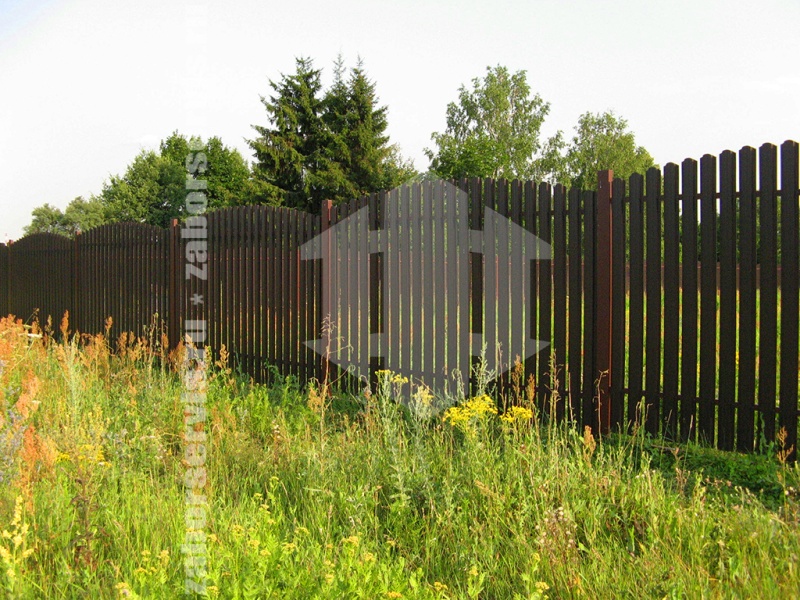 Забор из евроштакетника с утрамбовкой щебнем 122 метра