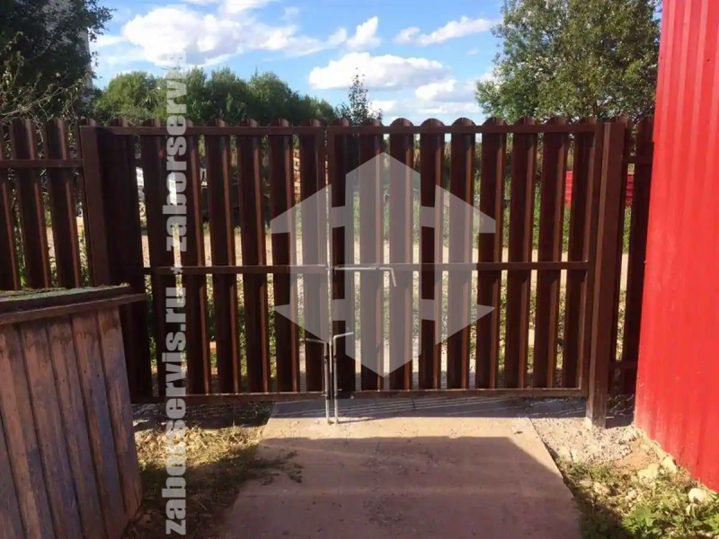 Забор из металлического штакетника 65 метров