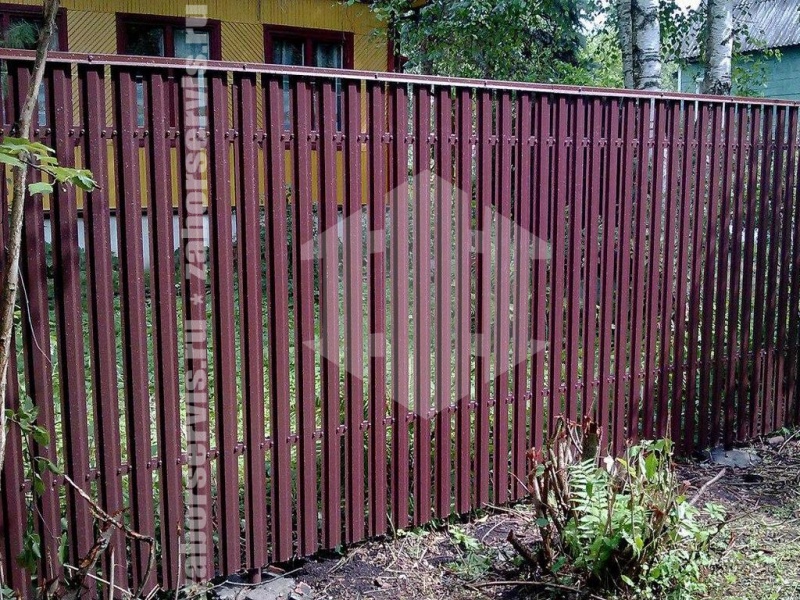 Забор из евроштакетника с бетонированием столбов 28 метров