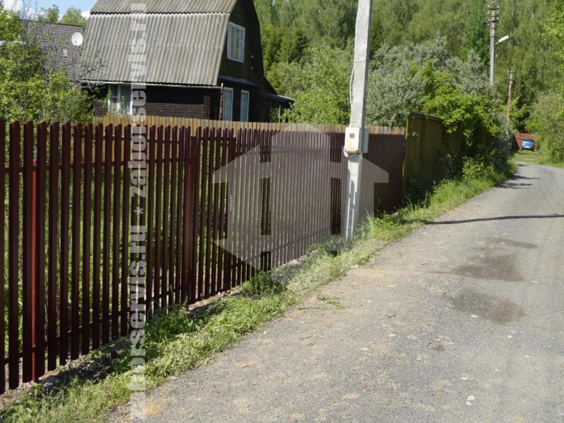 Забор из евроштакетника с утрамбовкой щебнем 73 метра