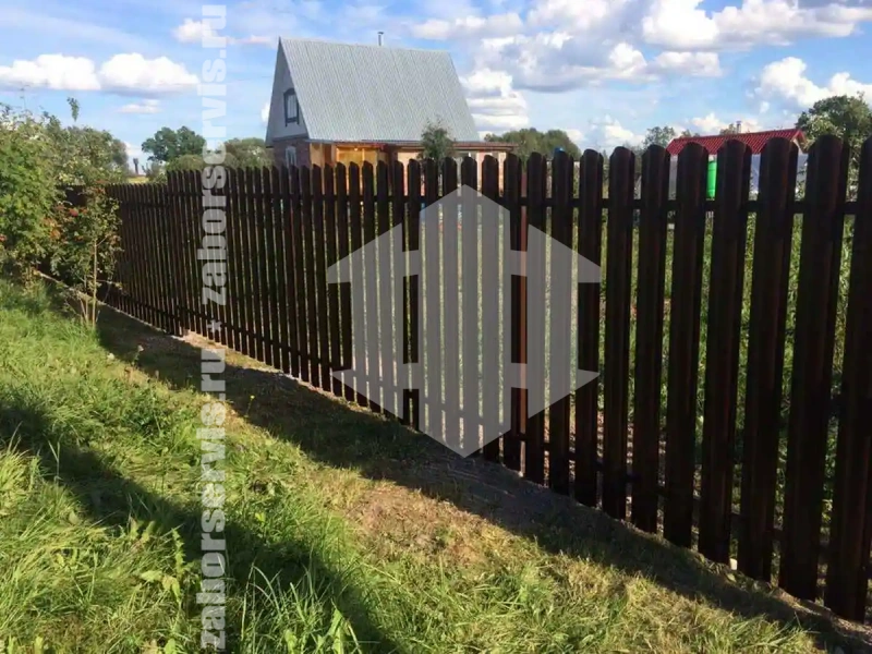 Забор из металлического штакетника 65 метров