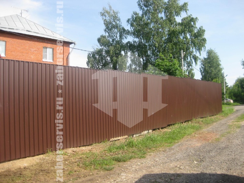 Забор из профнастила с забивными столбами 47 метров