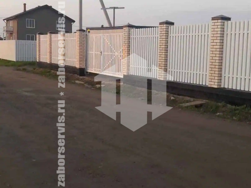 Заборы из металлического штакетника шахматка 84 метра