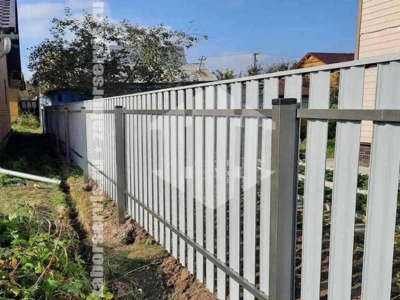 Забор из металлического штакетника оцинкованный 50 метров