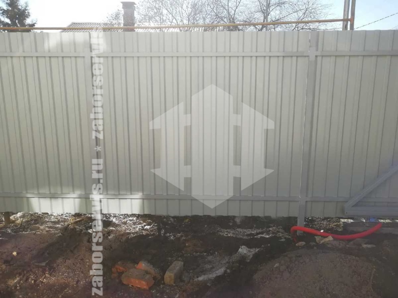 Забор из профнастила с забивными столбами 75 метров
