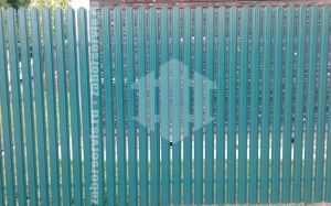 Забор из евроштакетника с забивными столбами 54 метра