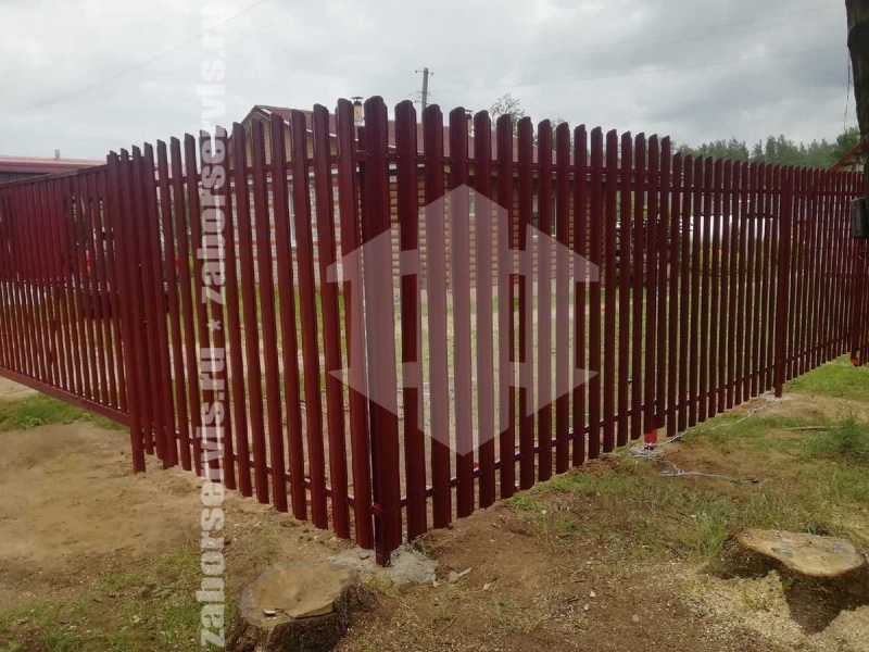 Забор из евроштакетника с забивными столбами 57 метров