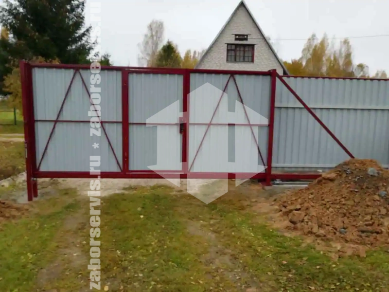 Забор из профнастила 43 метра красный