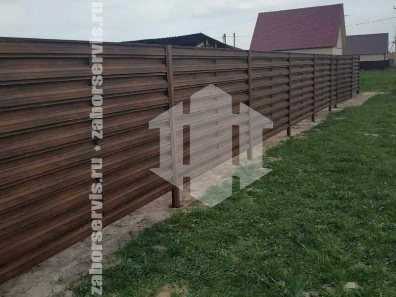 Забор из металлического штакетника горизонтальный 100 метров