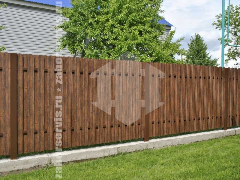 Забор из металлического штакетника под дерево 38 метров